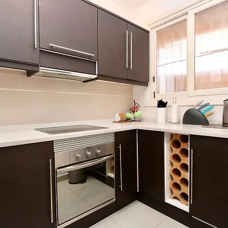 3- Bedroom In The Centre Of With Living Room, 1 Bathroom. * Calp