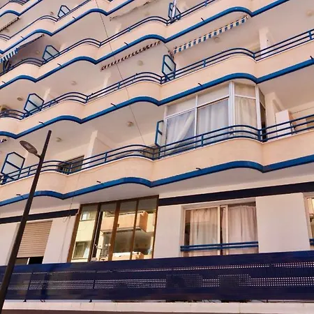 Appartamento 3- Bedroom In The Centre Of With Living Room, 1 Bathroom.