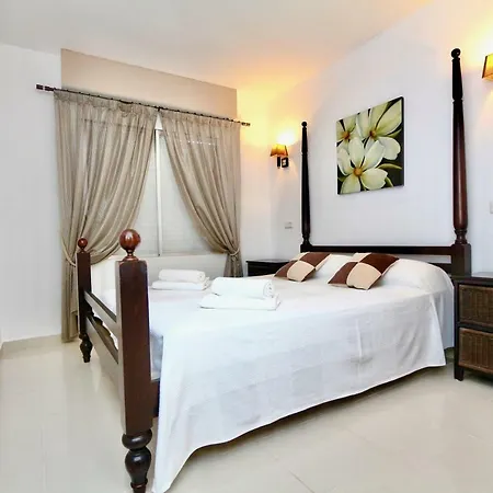 3- Bedroom In The Centre Of With Living Room, 1 Bathroom. Apartment Calp