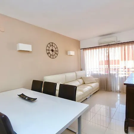 3- Bedroom In The Centre Of With Living Room, 1 Bathroom. Calp