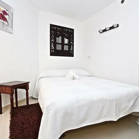 Apartment 3- Bedroom In The Centre Of With Living Room, 1 Bathroom. Calp