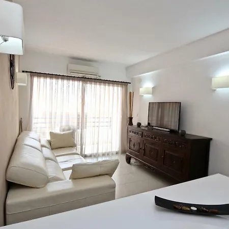 3- Bedroom In The Centre Of With Living Room, 1 Bathroom. Apartment Calp